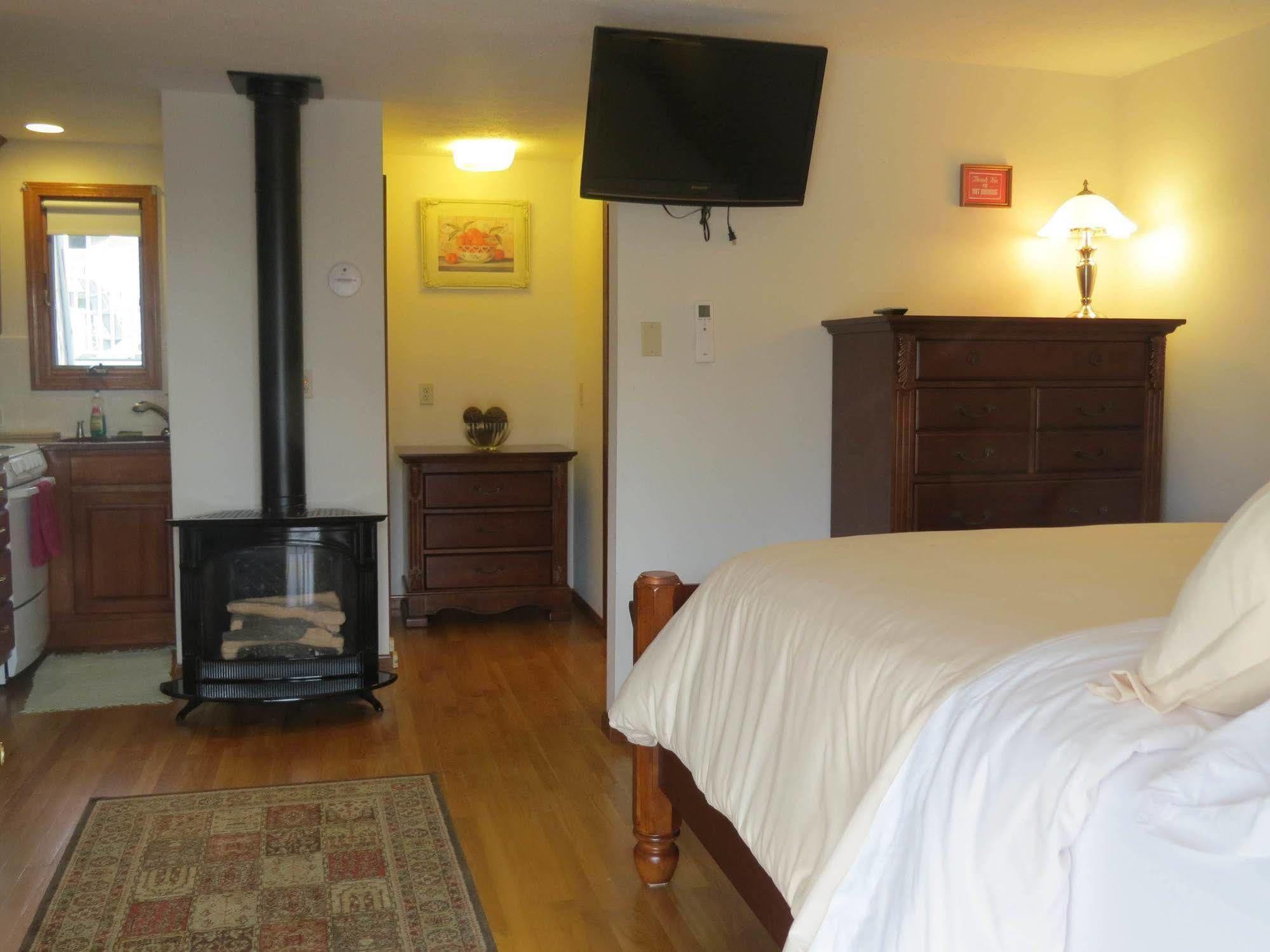 Blue Shutters Inn Carriage House Studios Огънкуит Екстериор снимка