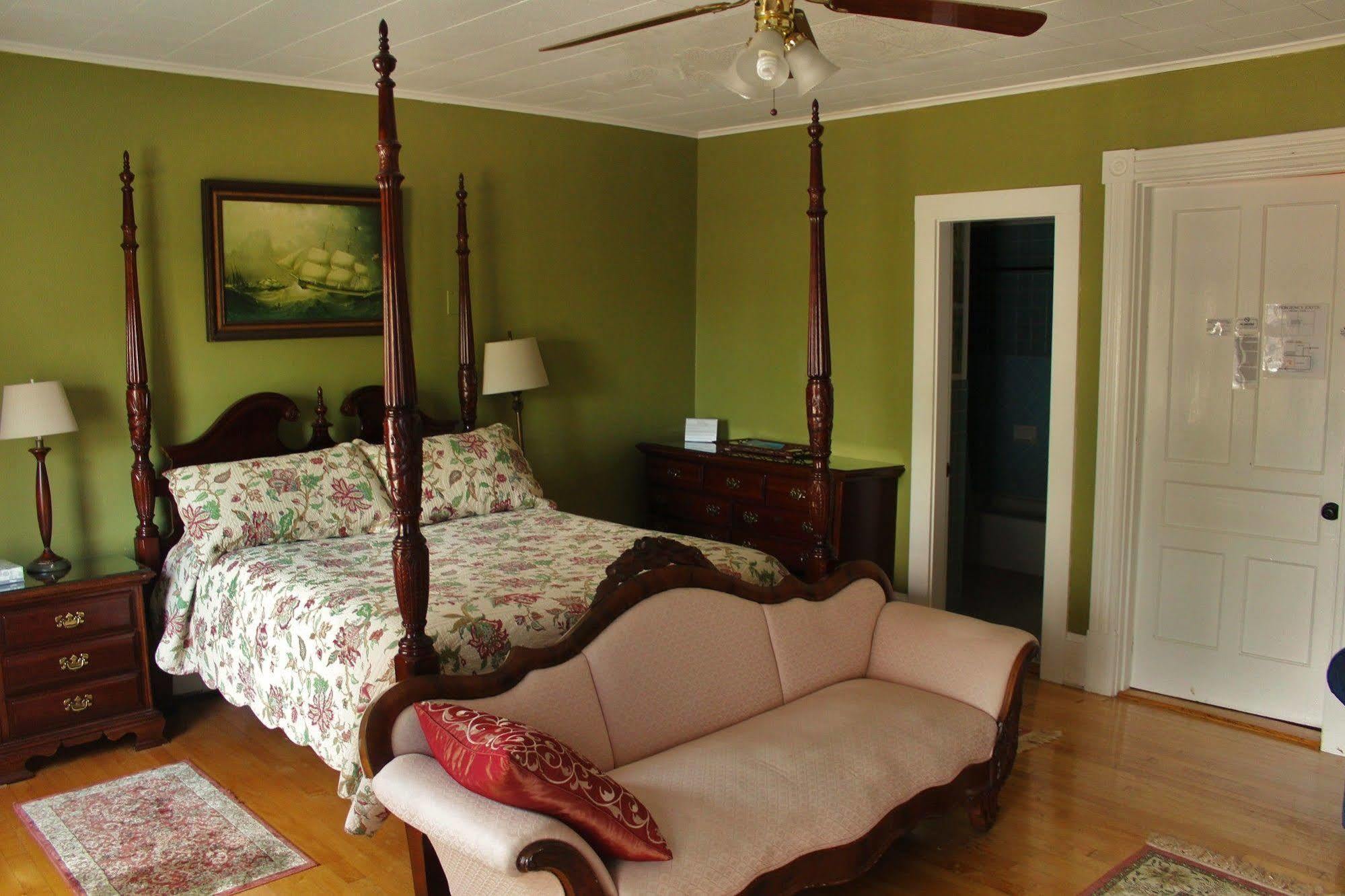 Blue Shutters Inn Carriage House Studios Огънкуит Екстериор снимка