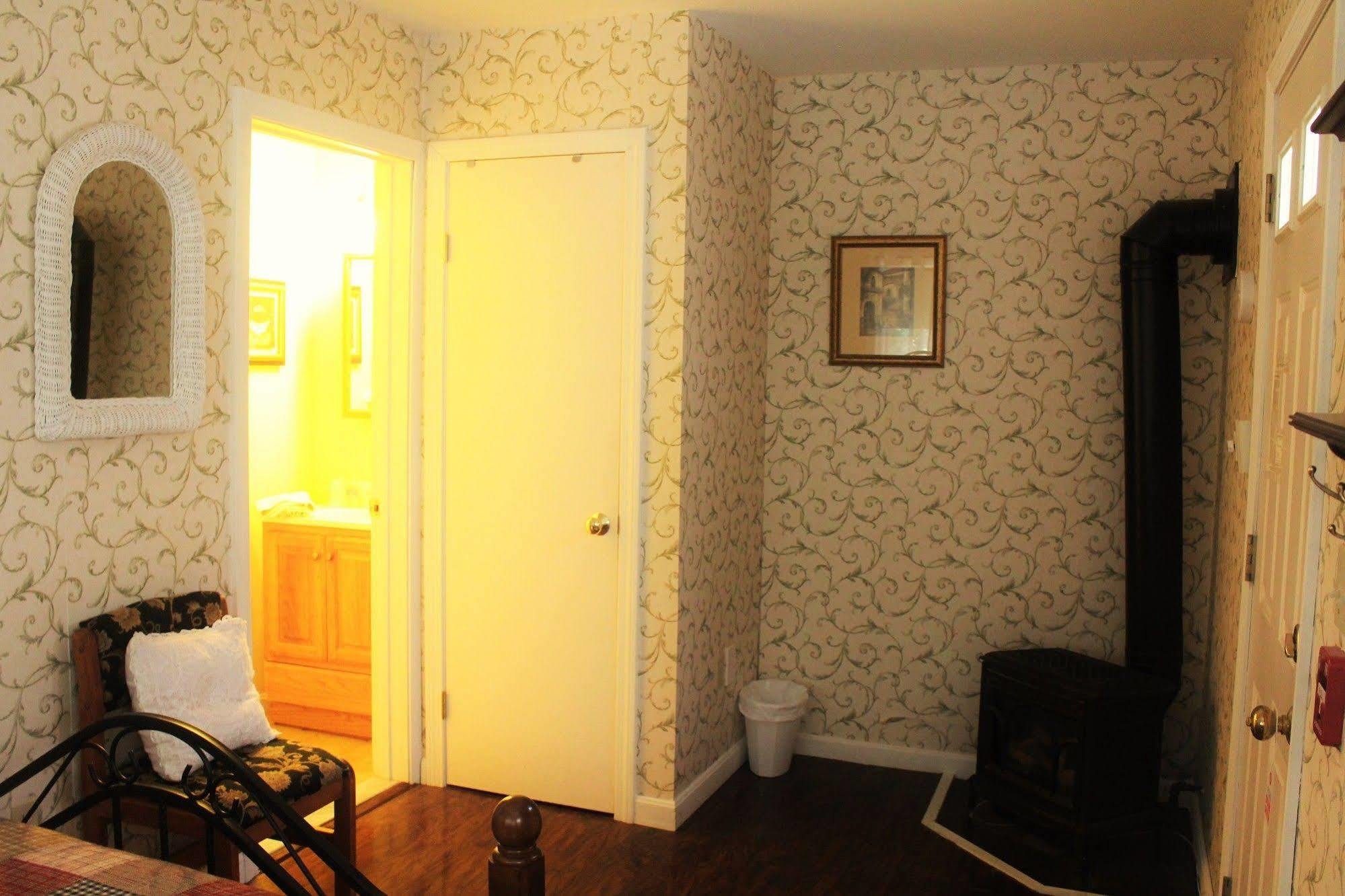 Blue Shutters Inn Carriage House Studios Огънкуит Екстериор снимка